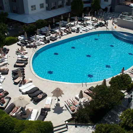 Luna Beach & Hotell 4*