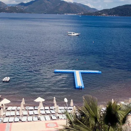 Luna Beach & Hotell
